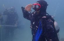 VIDEO: Keren! TNI AL Kibarkan Merah Putih dari Dasar Laut Pulau Sangiang Rayakan HUT ke-80 RI