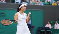 Petenis Indonesia, Aldila Sutjiadi, beraksi di ajang bergengsi Wimbledon. (Bola.com/Athletica Company)