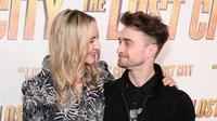 Erin Darke dan Daniel Radcliffe menghadiri pemutaran film "The Lost City" di Hotel Whitby pada 14 Maret 2022 di New York City.(Dok: Jamie McCarthy/Getty Images/AFPJamie McCarthy / GETTY IMAGES AMERIKA UTARA / Getty Images melalui AFP)