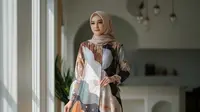 9 Model Gamis Silk Motif Terbaru 2026, Inspirasi Fashion Islami Modern
