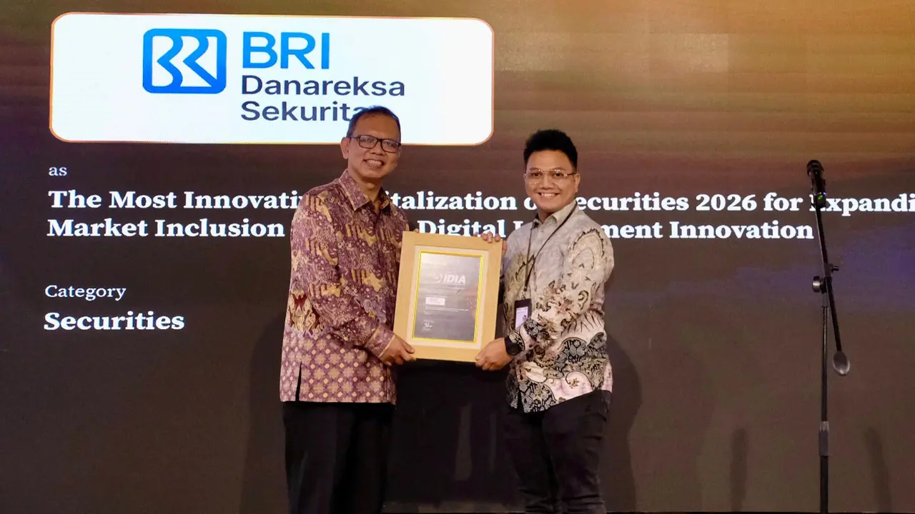 FinanceAsia dan IDIA 2026 memberikan penghargaan kepada BRI Danareksa Sekuritas di tengah pertumbuhan basis investor ritel Indonesia. (Dok BRIDS)