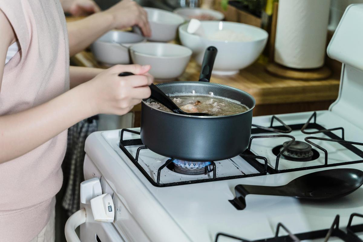 Resep Kaldu Ayam Bening yang Kaya Rasa Ala Chef Profesional