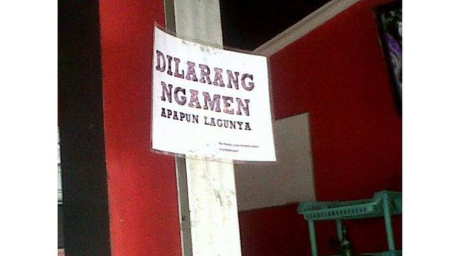 6 Tulisan Dilarang Ngamen Ini Bikin Tepuk Jidat