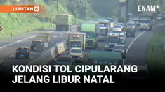 Dua hari menjelang perayaan Natal, arus kendaraan di ruas Tol Cipularang, Purwakarta, Jawa Barat, terpantau ramai cenderung padat, Selasa.