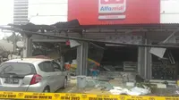 Minirmarket turut menjadi korban ledakan di PHD jalan Hankam Bekasi (Istimewa)