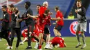 Pemain Bayern Munchen, Thomas Muller, melakukan selebrasi usai menjuarai Liga Champions di Stadion The Luz, Portugal, Senin (24/8/2020). Bayern Munchen berhasil menjadi juara usai menaklukkan PSG 1-0. (Matthew Childs/Pool via AP)