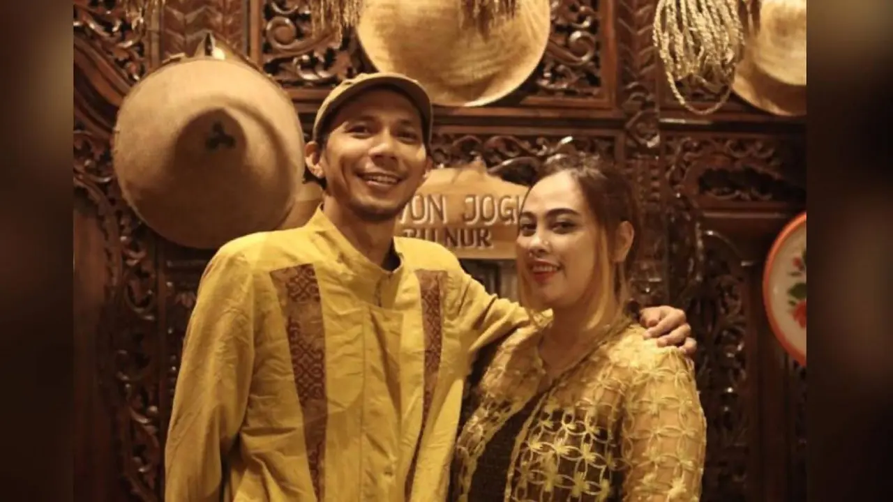 Rayakan Ulang Tahun Istri, Ini 7 Potret Liburan Norman Kamaru di Jogja