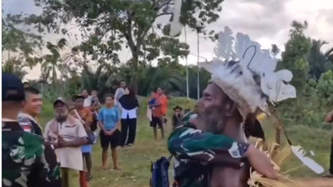 Tugas Selesai, Tangis Prajurit TNI Pecah saat Perpisahan dengan Warga Papua