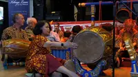 Wakil Dubes RI untuk Inggris Alunkan Gamelan di BIS Gathering 