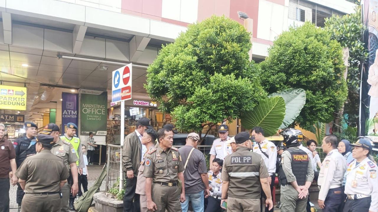 Satpol PP Tertibkan Jukir Liar di Blok M Square, 6 Orang Diamankan