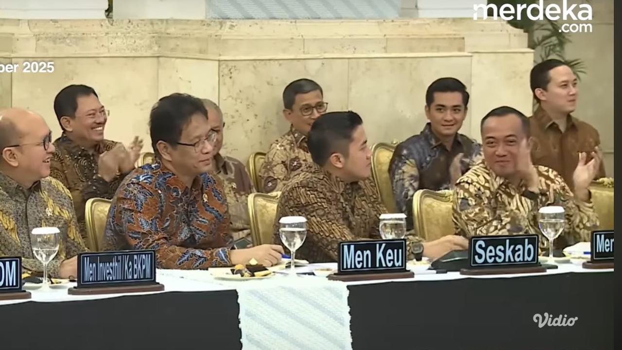 VIDEO: Reaksi Purbaya dan Para Menteri Tersorot Dengar Perintah Prabowo untuk Naik Mobil Maung