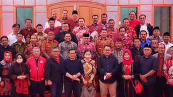 PDIP Jaga Kekompakan di Jatim, Hasto dan Pramono Anung Makan Bareng Kepala Daerah dan DPRD