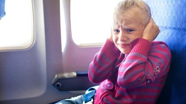 Cara Atasi Sakit Telinga Saat Naik Pesawat