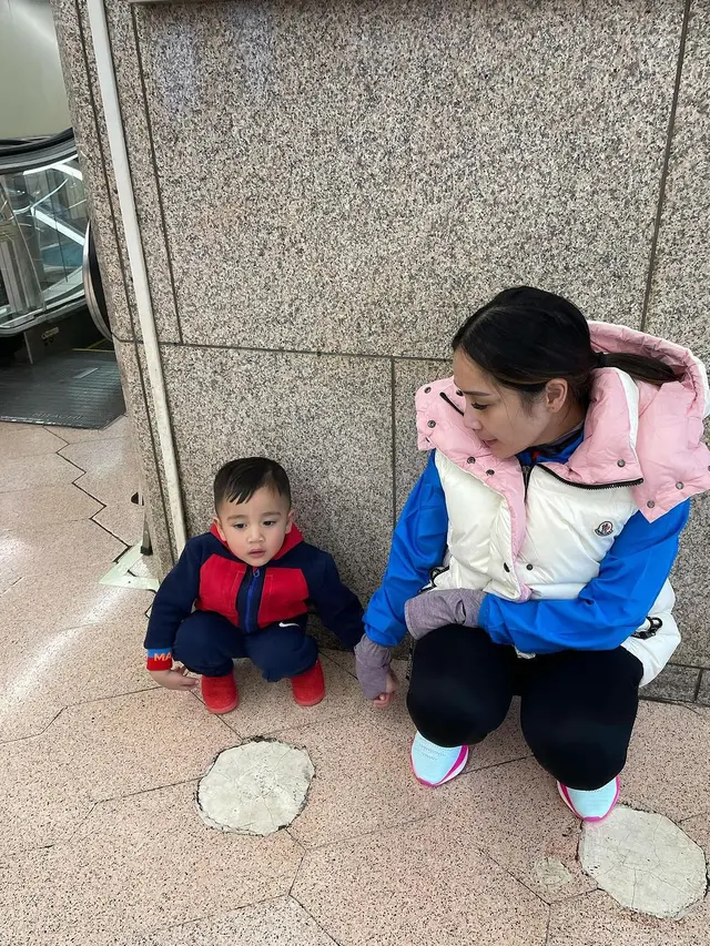 8 Gaya Modis Nagita Slavina Saat Momong Rayyanza yang Tak Pernah Gagal Tuai Pujian