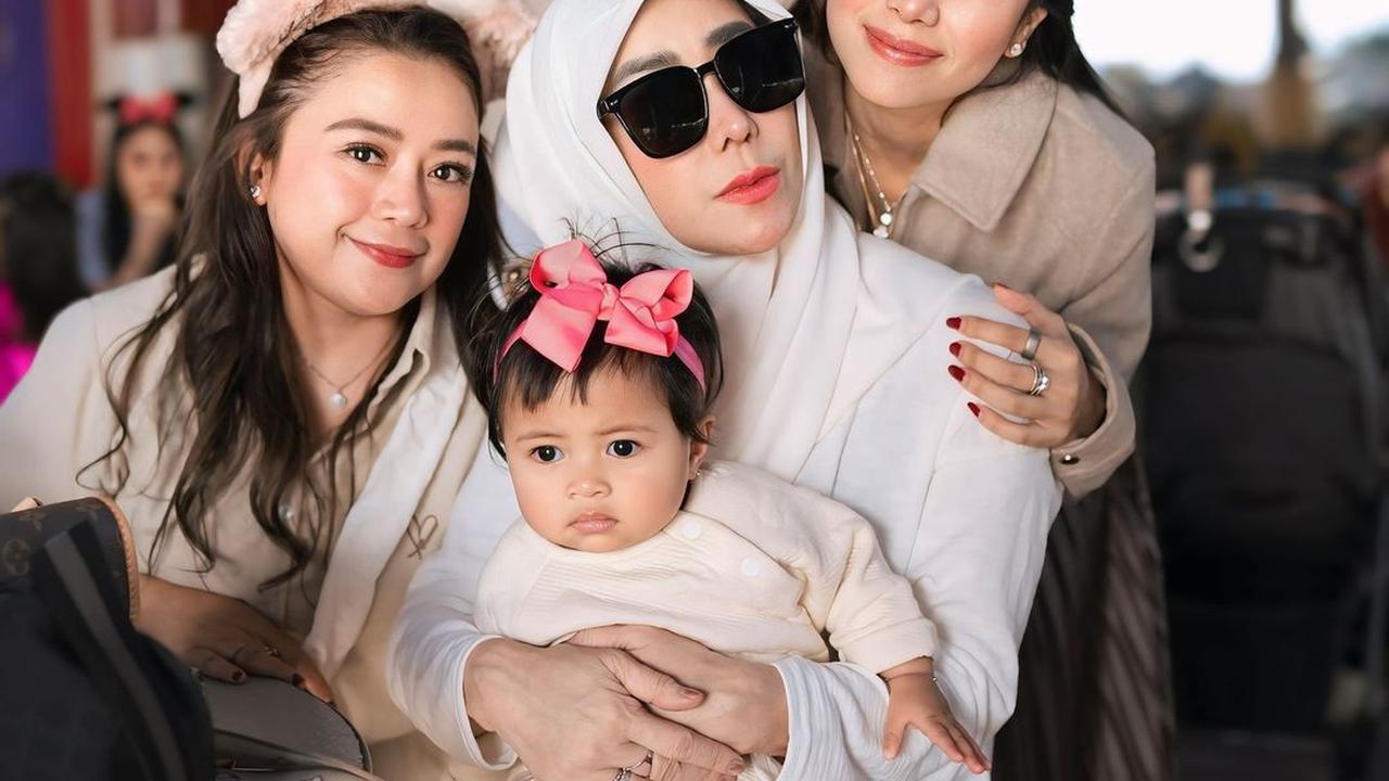 Kedekatan Amy Qanita dan Semua Cucunya Liburan di Hongkong, Penuh Kehangatan Jalan-Jalan Bareng