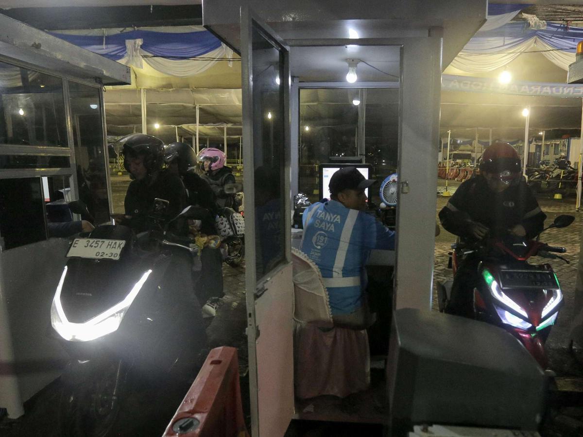 Antrean Pemudik Motor Padati Pelabuhan Ciwandan Banten