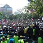 Ribuan mahasiswa yang memprotes revisi UU KPK memenuhi jalan Pahlawan Semarang. (foto: Liputan6.com / felek wahyu)