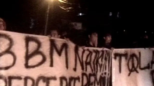 Tolak Kenaikan BBM, Mahasiswa Blokir Jalan Diponegoro