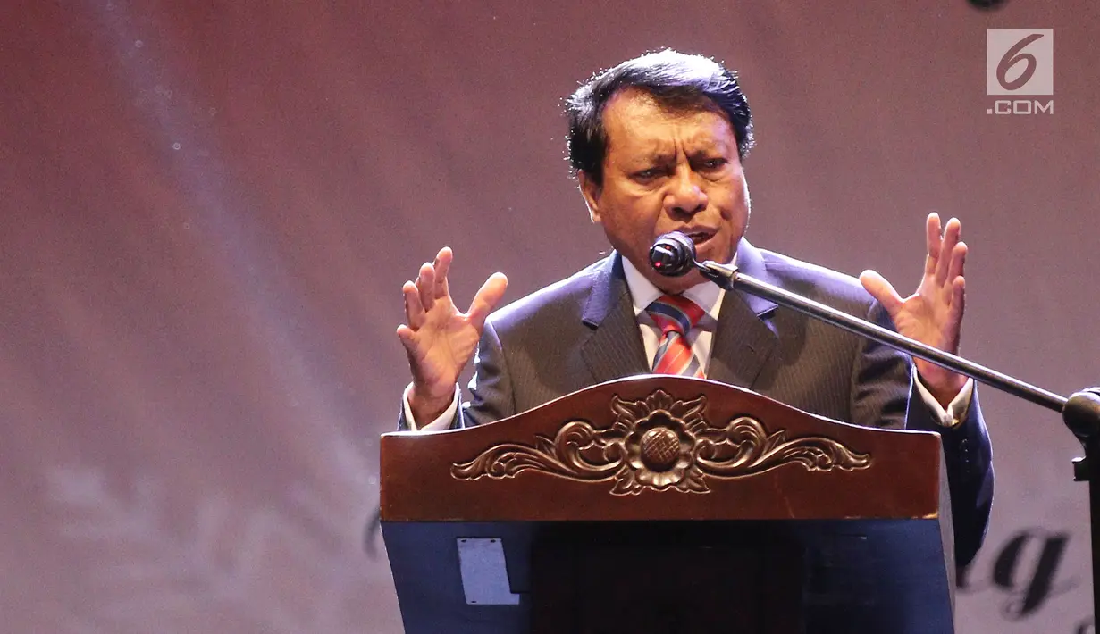 Pendeta Jacob Nahuway memberikan khotbah dihadapan umat pada perayaan Natal bersama Pemprov dan masyarakat Kristen dan Katholik DKI Jakarta di Kemayoran, Jakarta, Sabtu (13/1). (Liputan6.com/Herman Zakharia)