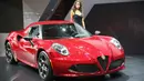 Pabrikan Ali Abela meluncurkan Alfa Romeo 4C di The North American International Auto Show di Detroit, Michigan, pada 13 Januari 2015. (AFP Photo/Scott Olson)
