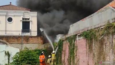 Kebakaran Permukiman Duren Sawit, 40 Bangunan Hangus Terbakar