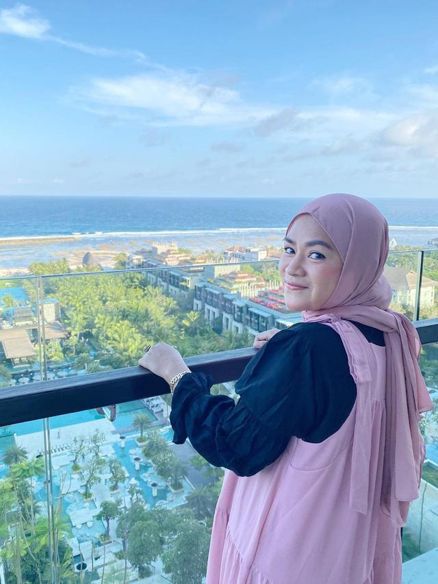6 Potret Liburan Yunita Lestari Mantan Istri Daus Mini di Bali, Bikin Pangling