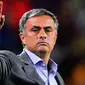 Jose Mourinho Saat Menunjuk Satu Jari (Express)