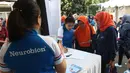 Para lansia mendaftark untuk memeriksa kesehatan saraf saat CFD di Jakarta, Minggu (7/7/2019). Kemenkes bersama Neurobion, produsen vitamin neurotropik dari P&G Health Indonesia memberikan cek kesehatan mengenai risiko neuropati di acara Hari Lanjut Usia Nasional 2019. (Liputan6.com/Angga Yuniar)