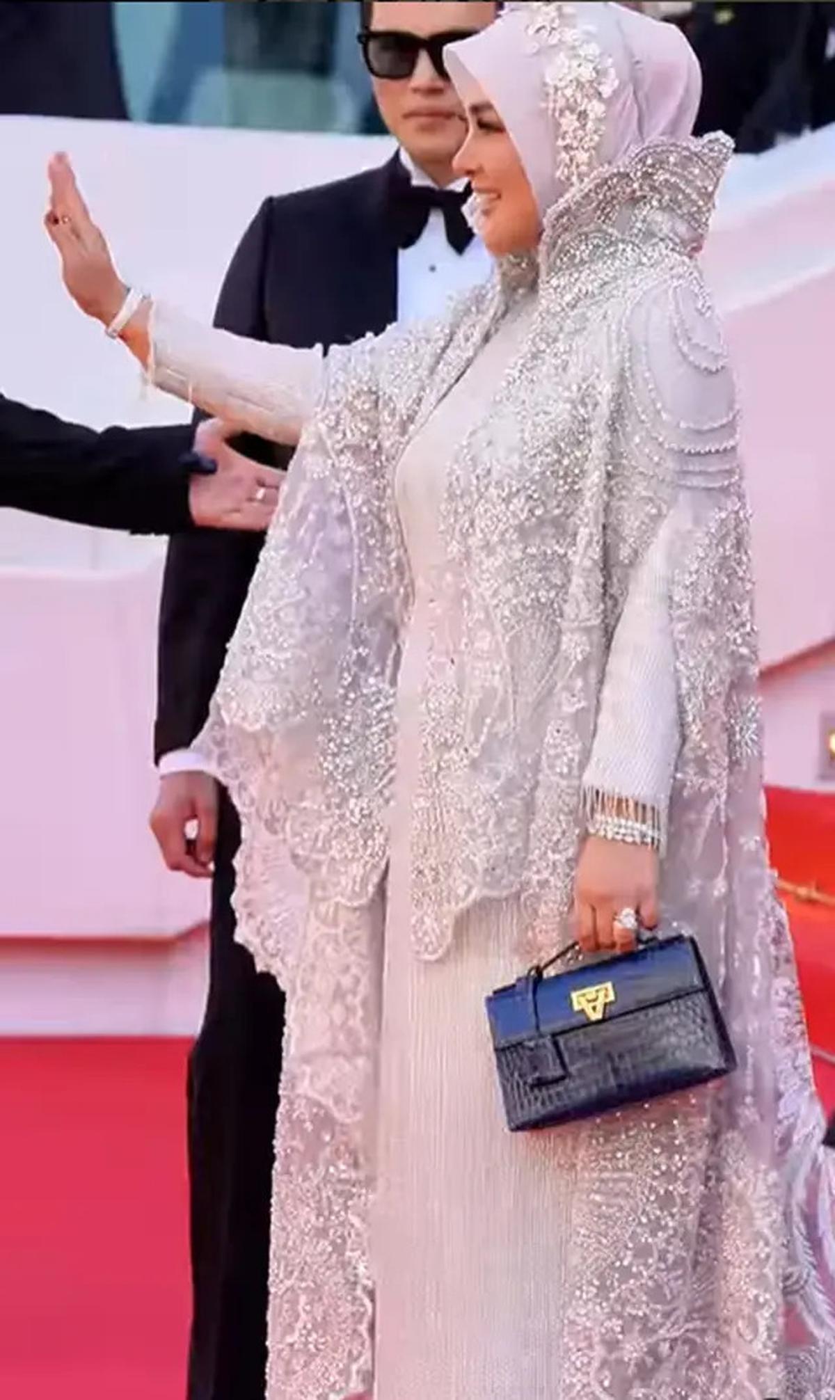 4 Gaya Artis Indonesia di Cannes 2025 yang Tak Sekadar Glamour: Makna, Motif, dan Momen Tak Terduga