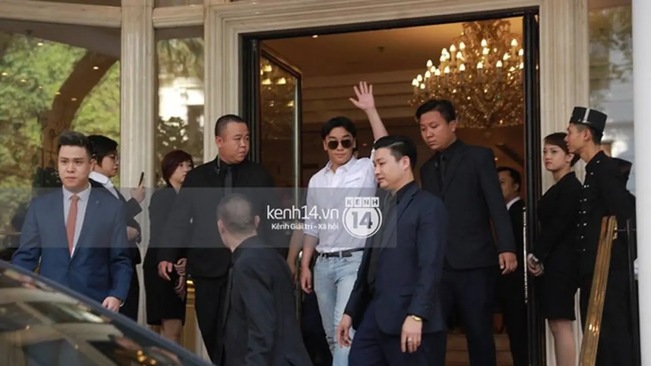 Seungri BigBang dikawal ketat saat berada di Vietnam. (Foto: Koreaboo)