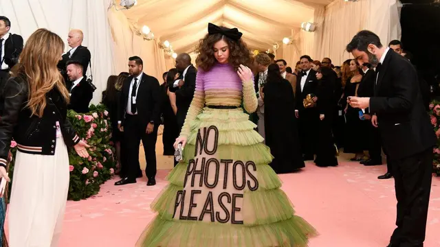 Adu Gaya Penampilan Seleb Hollywood di Met Gala 2019