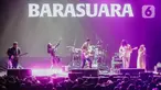 Band Barasuara tampil menghibur penonton pada Tamagochill festival yang bertajuk it’s time to go chill di Tennis Indoor Senayan, Jakarta, Jumat (22/11/2019). Dalam penampilannya mereka membawakan sejumlah lagu tenarnya seperti Sendu Melagu, Mengunci Ingatan, dan Bahas Bahasa. (Liputan6.com/Faizal F