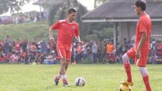 Persija menggelar latihan perdana di Lapangan POR Sawangan, Jawa Barat, Rabu (17/2/2016)WIB. Latihan ini guna untuk mempersiapkan fisik jelang dua turnamen yang akan diikuti Persija Jakarta.