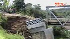 Banjir menyebabkan Jembatan Cikao yang menghubungkan dua desa nyaris ambruk. Jalan menuju jembatan sepanjang tiga meter pun amblas. 