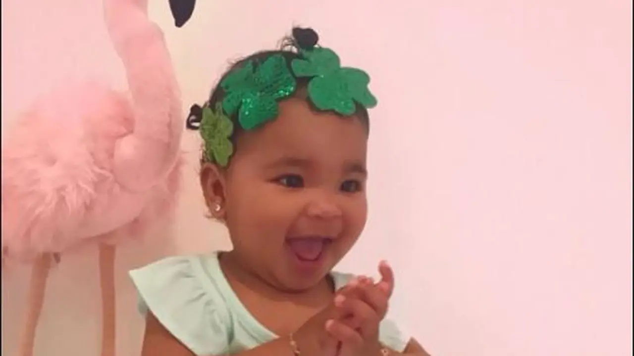 Sneakers Mahal Putri Khloe Kardashian di St. Patrick's Day