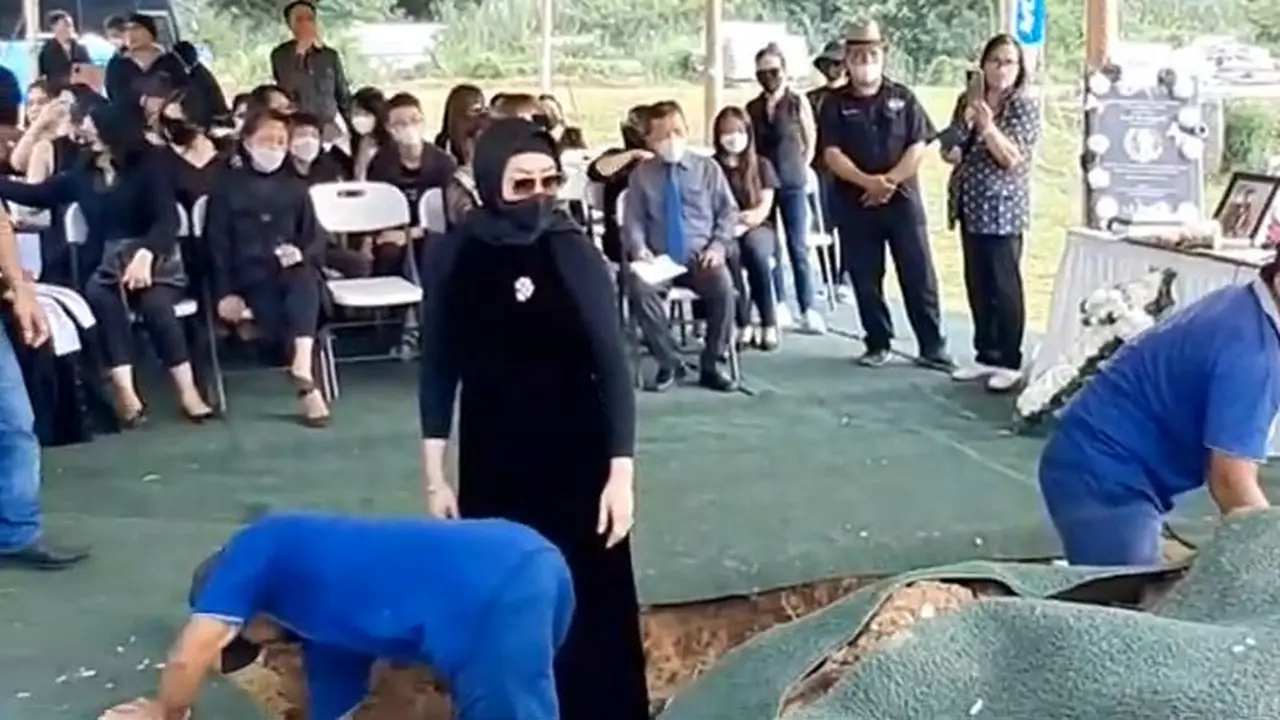 Angelina Sondakh (Foto: YouTube)