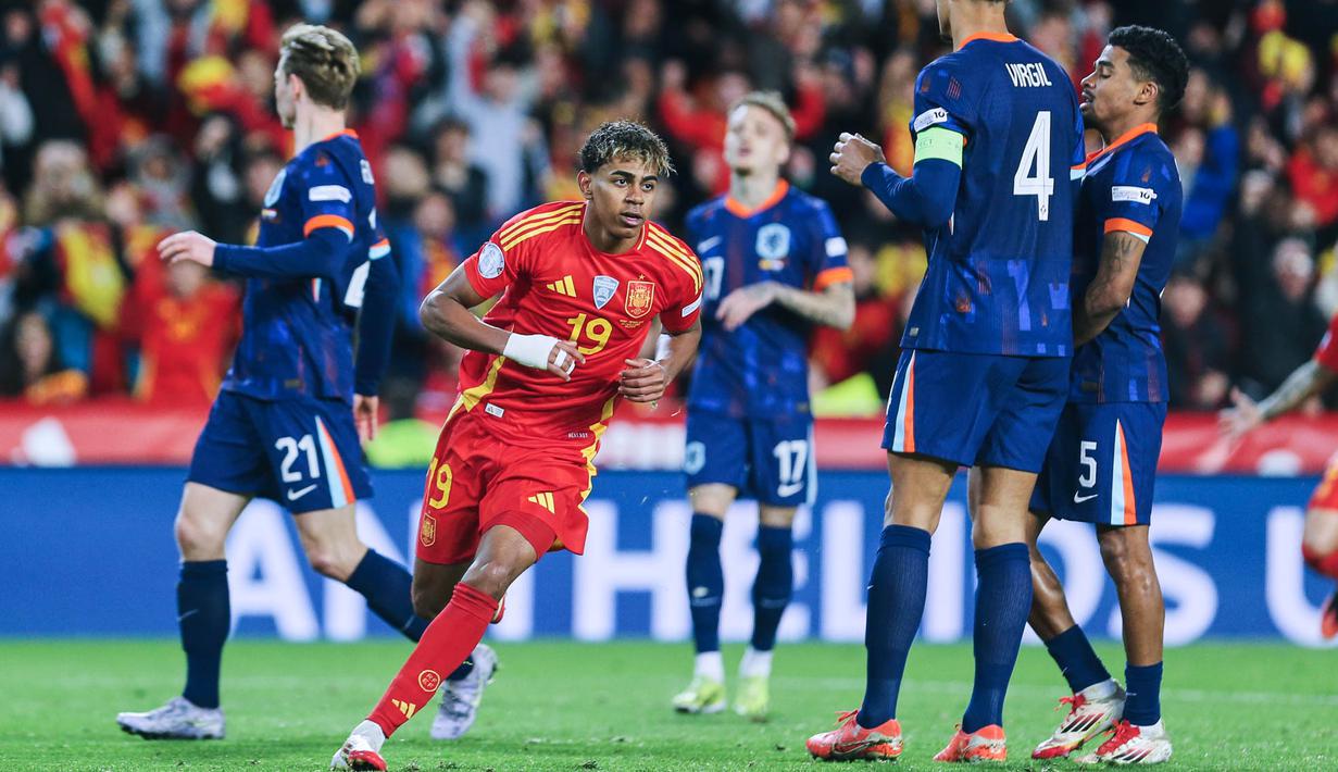 Gol-gol Spanyol dicetak Mikel Oyarzabal (brace) dan Lamine Yamal. Sementara gol Belanda dihasilkan Memphis Depay, Ian Maatsen, dan Xavi Simons. (AP Photo/Alberto Saiz)