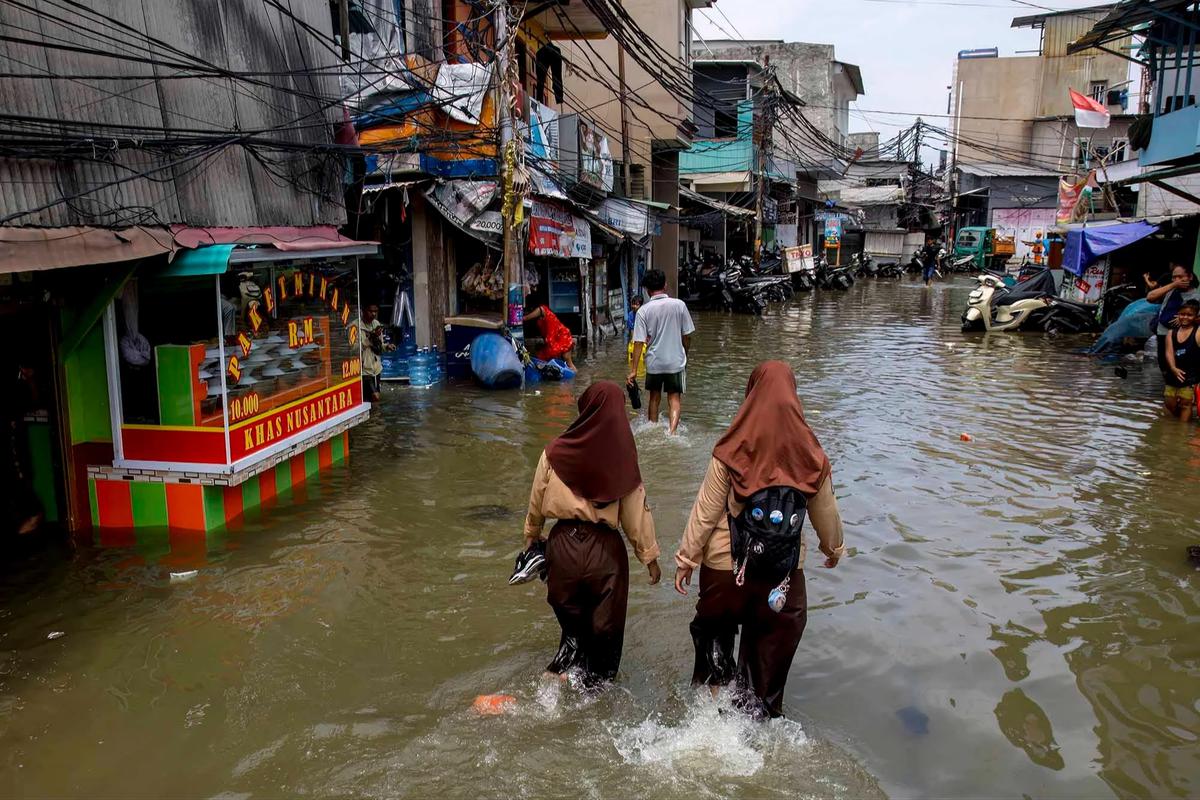 FOTO: Banjir Rob di Muara Baru Jakarta Utara