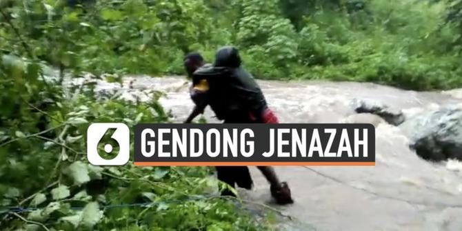 VIDEO: Detik-Detik Polisi Gendong Jenazah Korban Mobil Jatuh ke Jurang