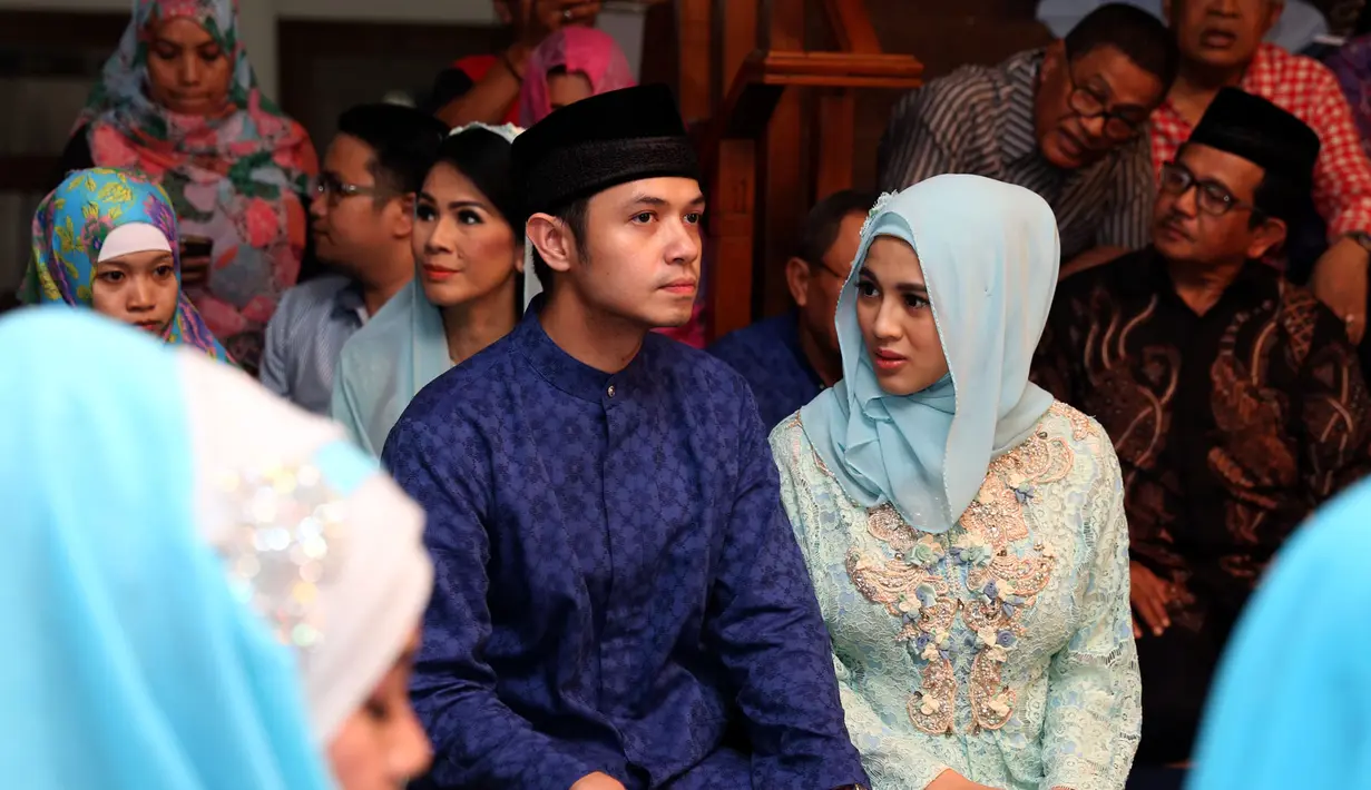 Dude Harlino & Alyssa Soebandono menggunakan momentum ini untuk merayakan anniversary pernikahan mereka.