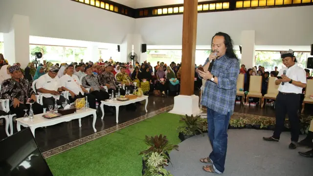 Hadiri Festival Sastra Banyuwangi, Sastrawan Candra Malik Bawakan Puisi Akulah Perjumpaan