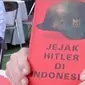 Hitler dikabarkan memeluk Islam dan meninggal pada 16 Januari 1970 di Surabaya.