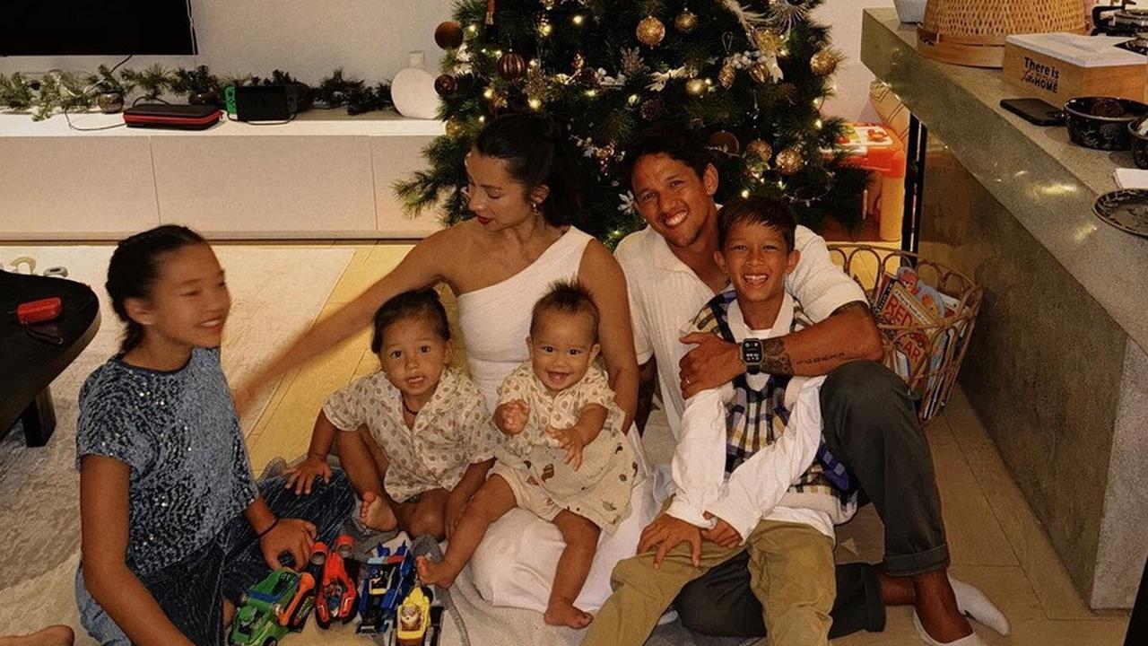 Perayaan Natal Keluarga Jennifer Bachdim