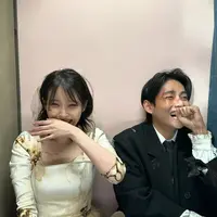 IU - V BTS  di balik layar video klip "Love Wins All". [Foto: Instagram/dlwlrma]