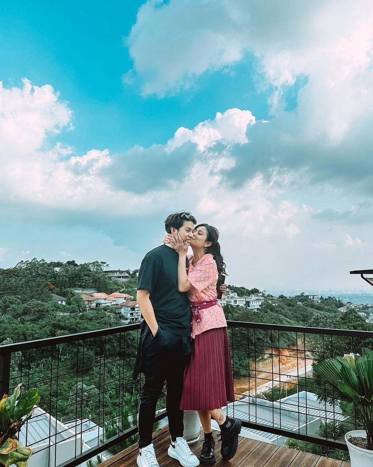 Awkarin Salah Satu Selebgram Yang Suka Pamer Asmaranya
