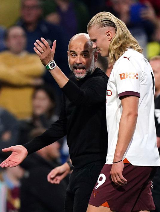 Di tengah tekanan hebat Burnley yang mencoba membalas, Manchester City justru bisa menggandakan skor pada menit 36. Haaland kembali jadi mimpi buruk. (Mike Egerton/PA via AP)