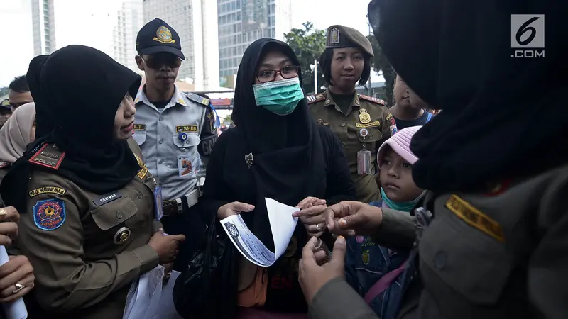 Satpol PP Sosialisasi Pelarangan Atribut Politik di CFD