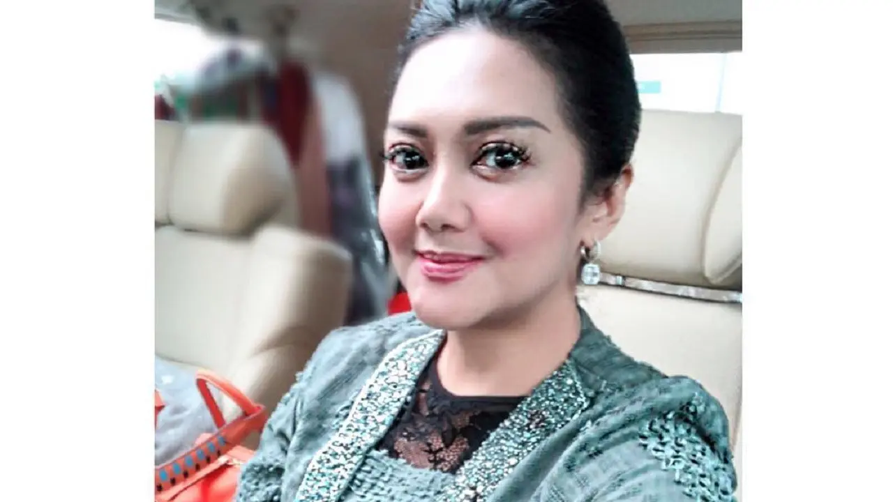 Bella Saphira Tampil Cantik dalam Balutan Tenun Garut