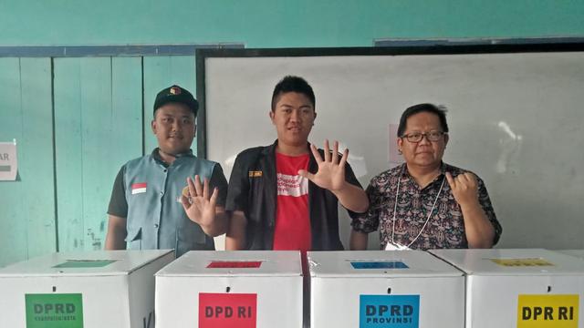 Warga Ahmadiyah datang ke TPS di Tasikmalaya (Istimewa)