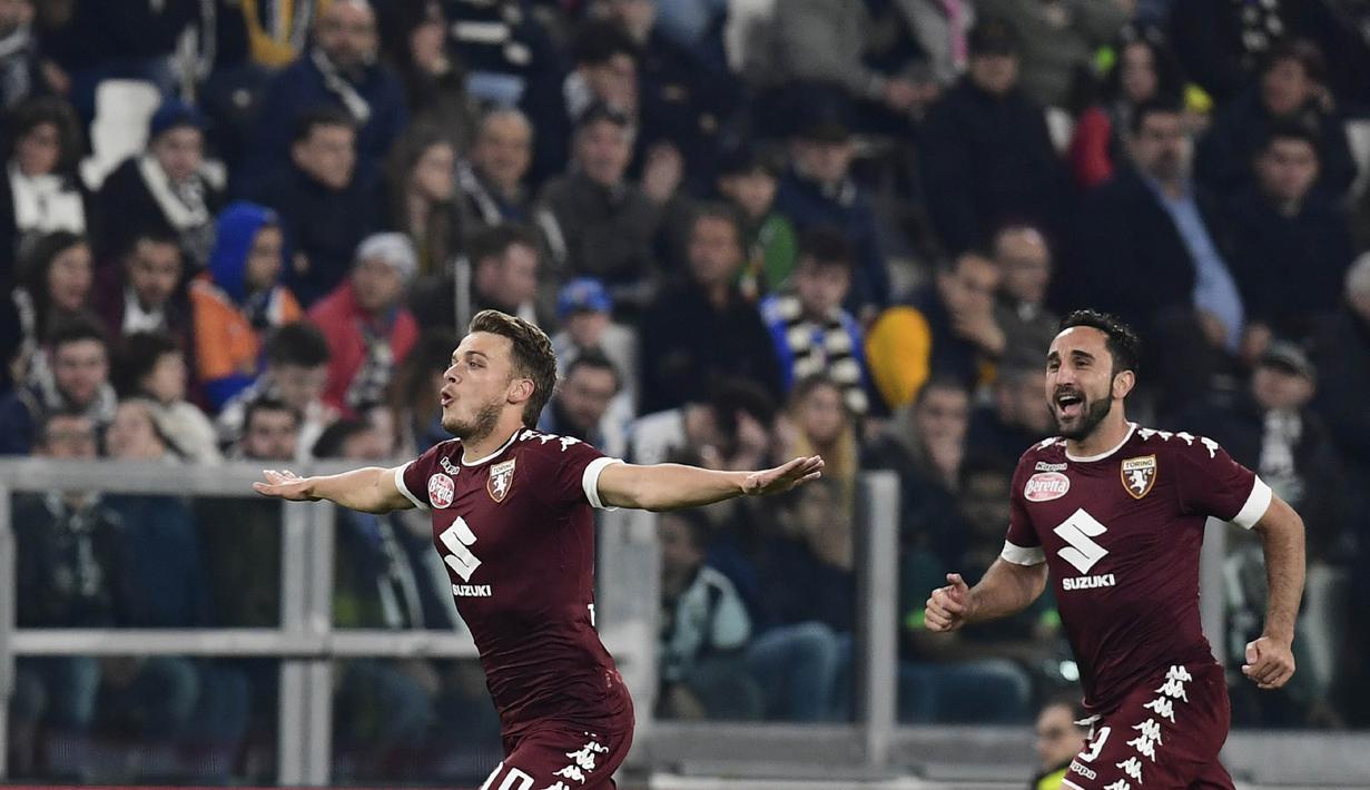 Striker Torino, Adem Ljajic, melakukan selebrasi usai mencetak gol ke gawang Juventus. Hasil imbang ini membuat Juventus harus menunda pesta gelar Scudetto karena poin mereka masih bisa terkejar oleh Napoli dan AS Roma. (AFP/Miguel Medina)